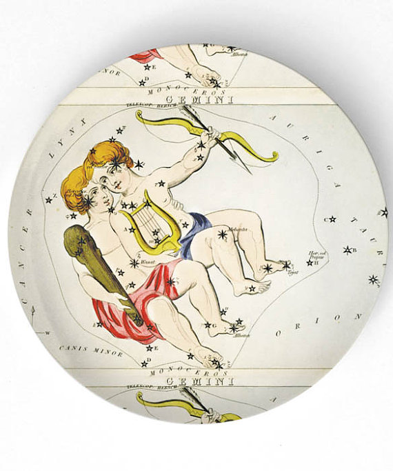 杰夫•焦耳授权若道占星独家发布其宇宙天气预报系列 转载请注明来源并附原文链接 注:文中提及的时间均为北京时间 5月20日 星期一 09:56,月亮四分木星,随后,10:24,月亮三分火星,舒展筋骨吧,你的身体已被注入了活力,大干一场吧,你的雄心壮志在燃烧。 5月21日 星期二 01:08,月亮进入爱好和平的天秤座,05:11,太阳进入活泼轻松的双子座;风元素成为主导。 07:03,天王星与冥王星的四分相再次上演(白羊座-摩羯座11°14’),我们可以运用日月风元